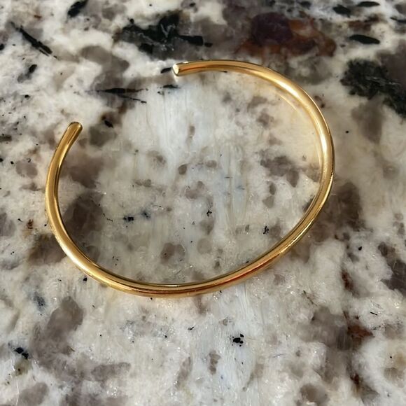 Gold open bangle - Picture 3 of 6